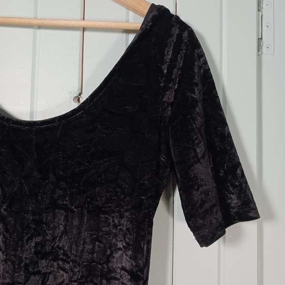 Y2K velvet bodycon dress. - Picture 5 of 11